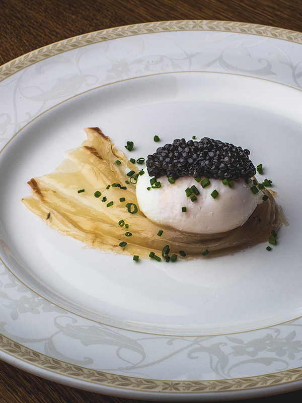 Oscietra Caviar med lardo och pocherat ägg